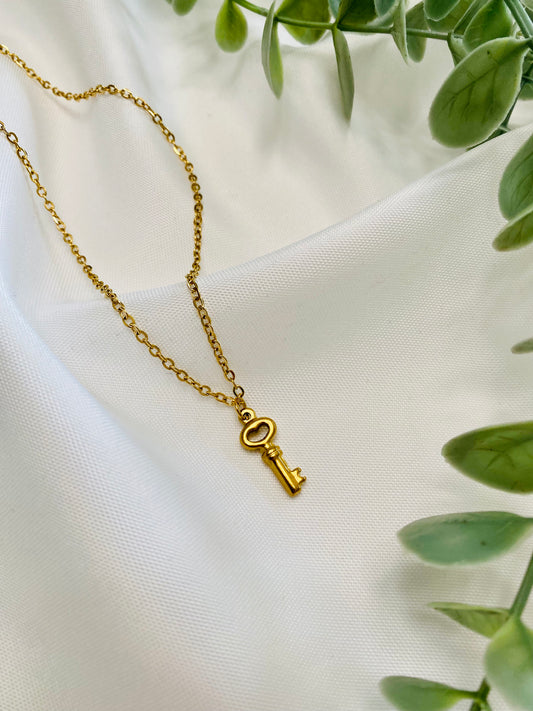 18K Gold Key Pendant Necklace